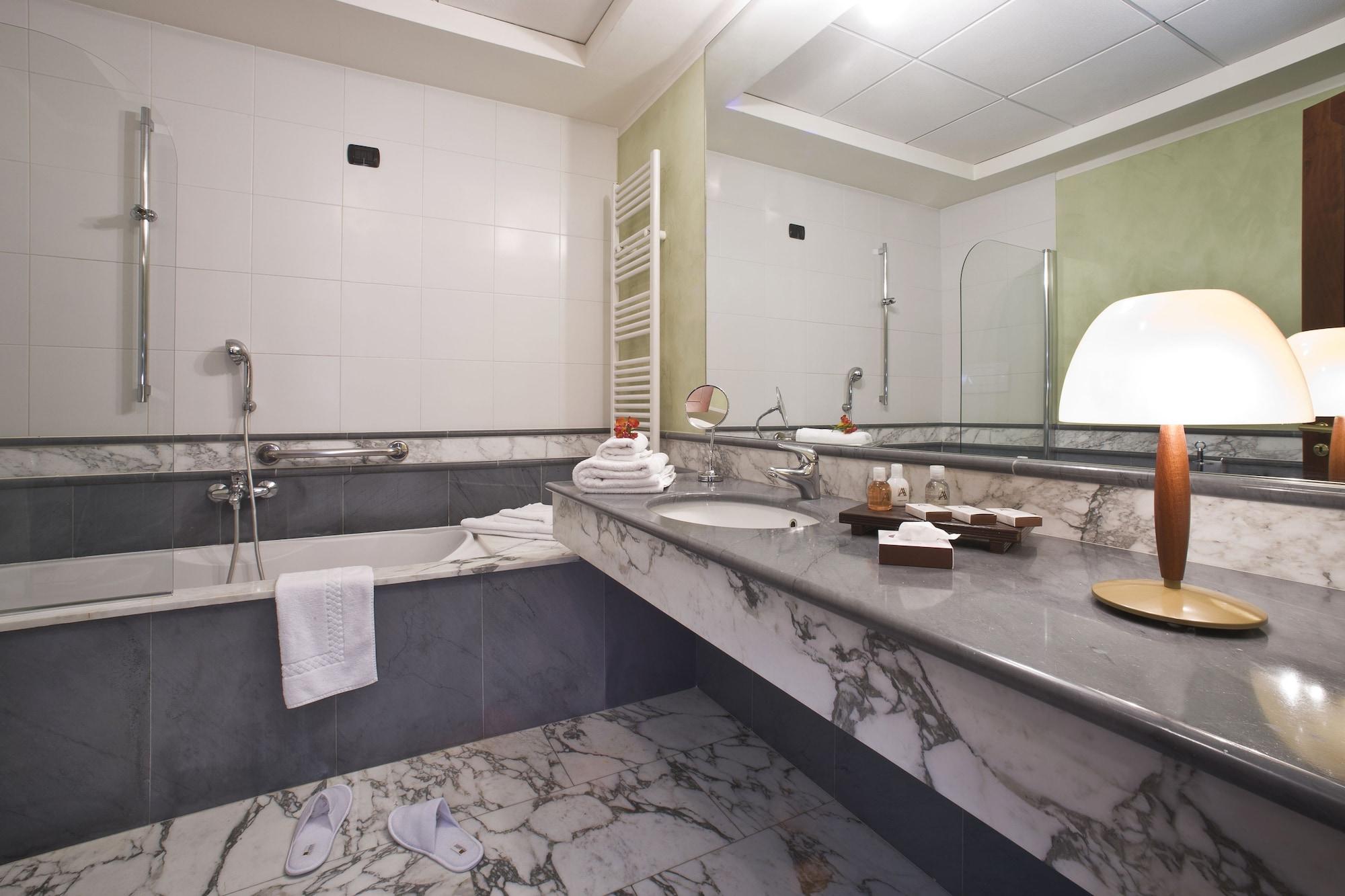 Albergo Dell'Agenzia Bra Exterior photo