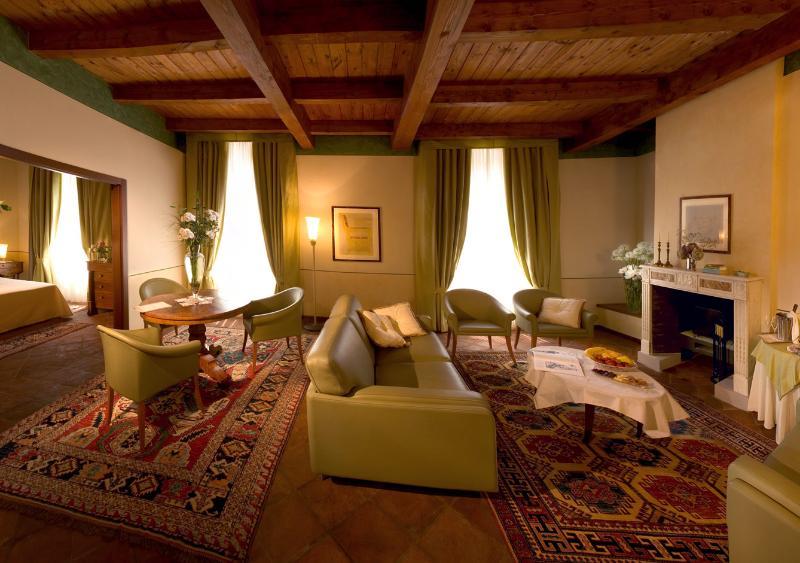 Albergo Dell'Agenzia Bra Exterior photo
