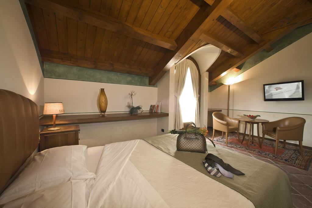 Albergo Dell'Agenzia Bra Exterior photo